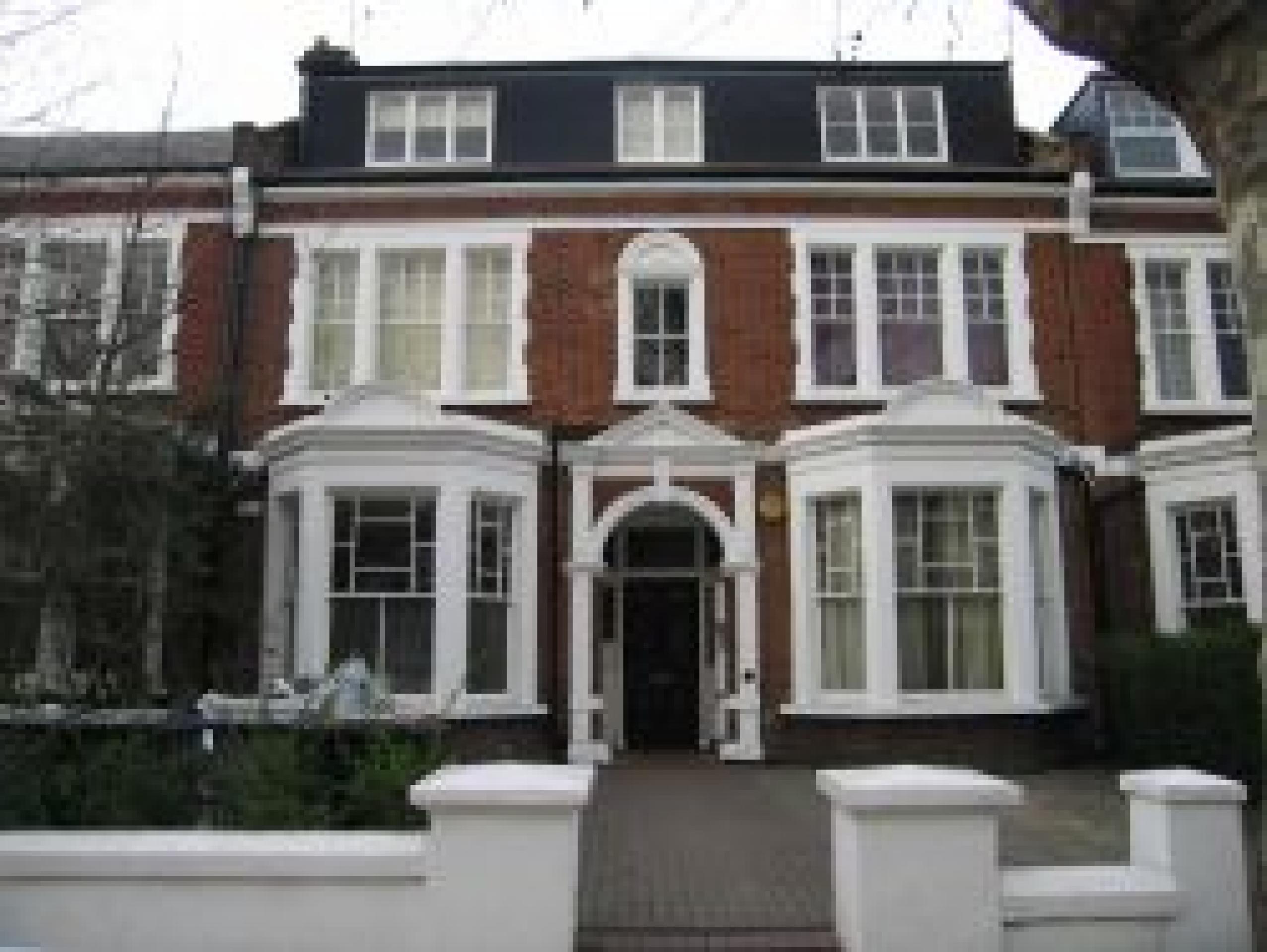 			1 Bedroom, 1 bath, 1 reception Flat			 Brondesbury Road, QUEENS PARK NW6 NW6